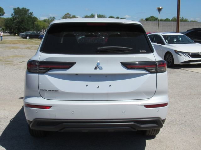 New 2026 Mitsubishi Outlander ES image 4