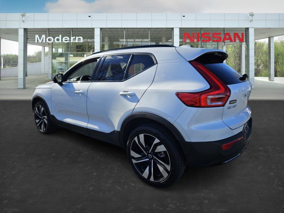 Used 2024 Volvo XC40 B5 Plus w/ Climate Package image 5