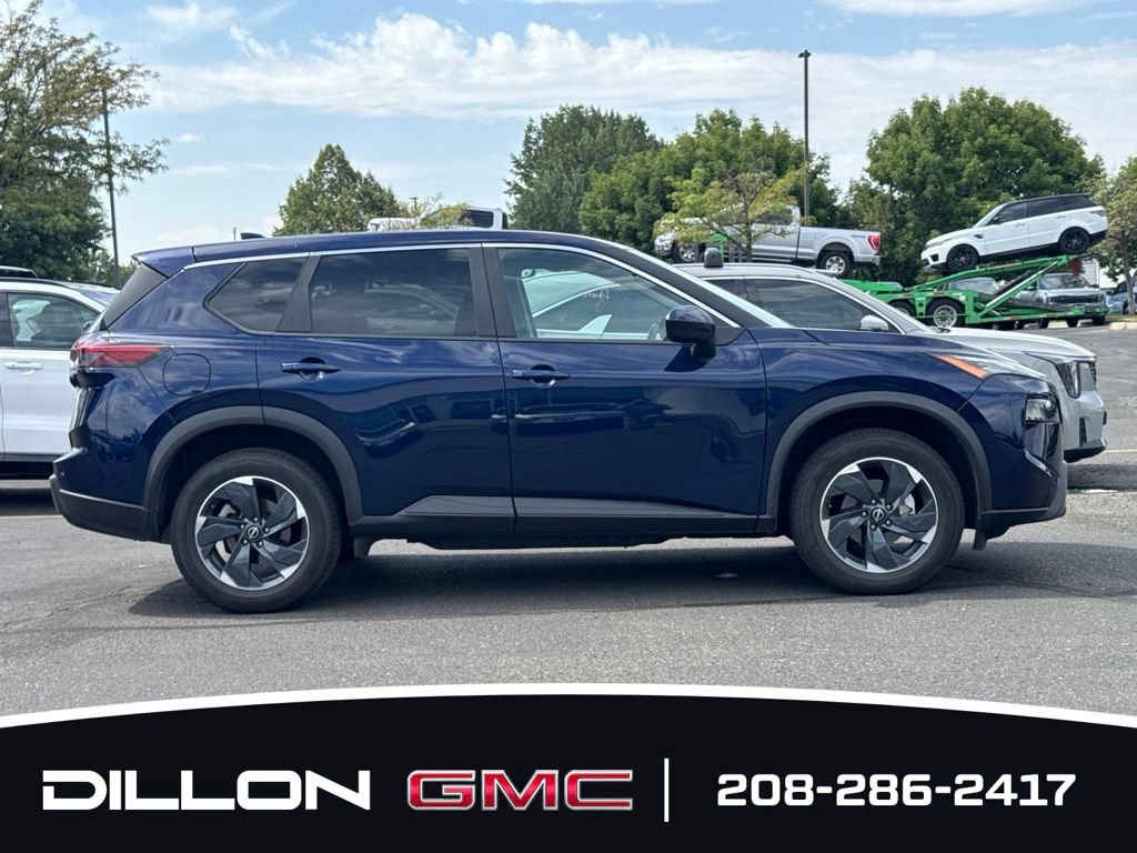 Used 2025 Nissan Rogue SV AWD/4WD image 4