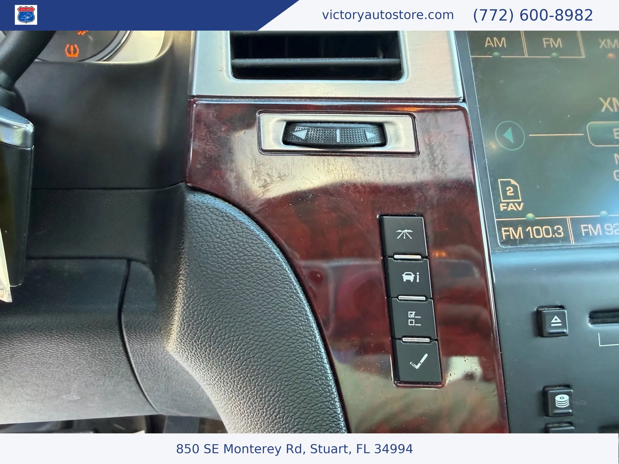 Used 2010 Cadillac Escalade Luxury image 21