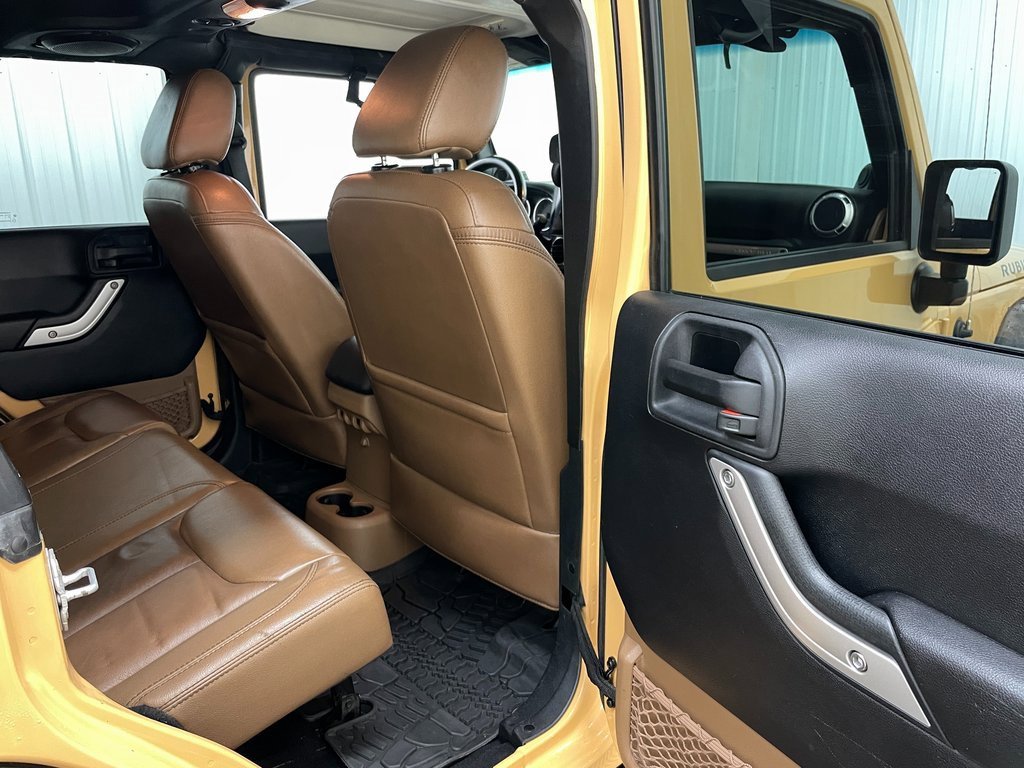 Used 2014 Jeep Wrangler Unlimited Rubicon image 36