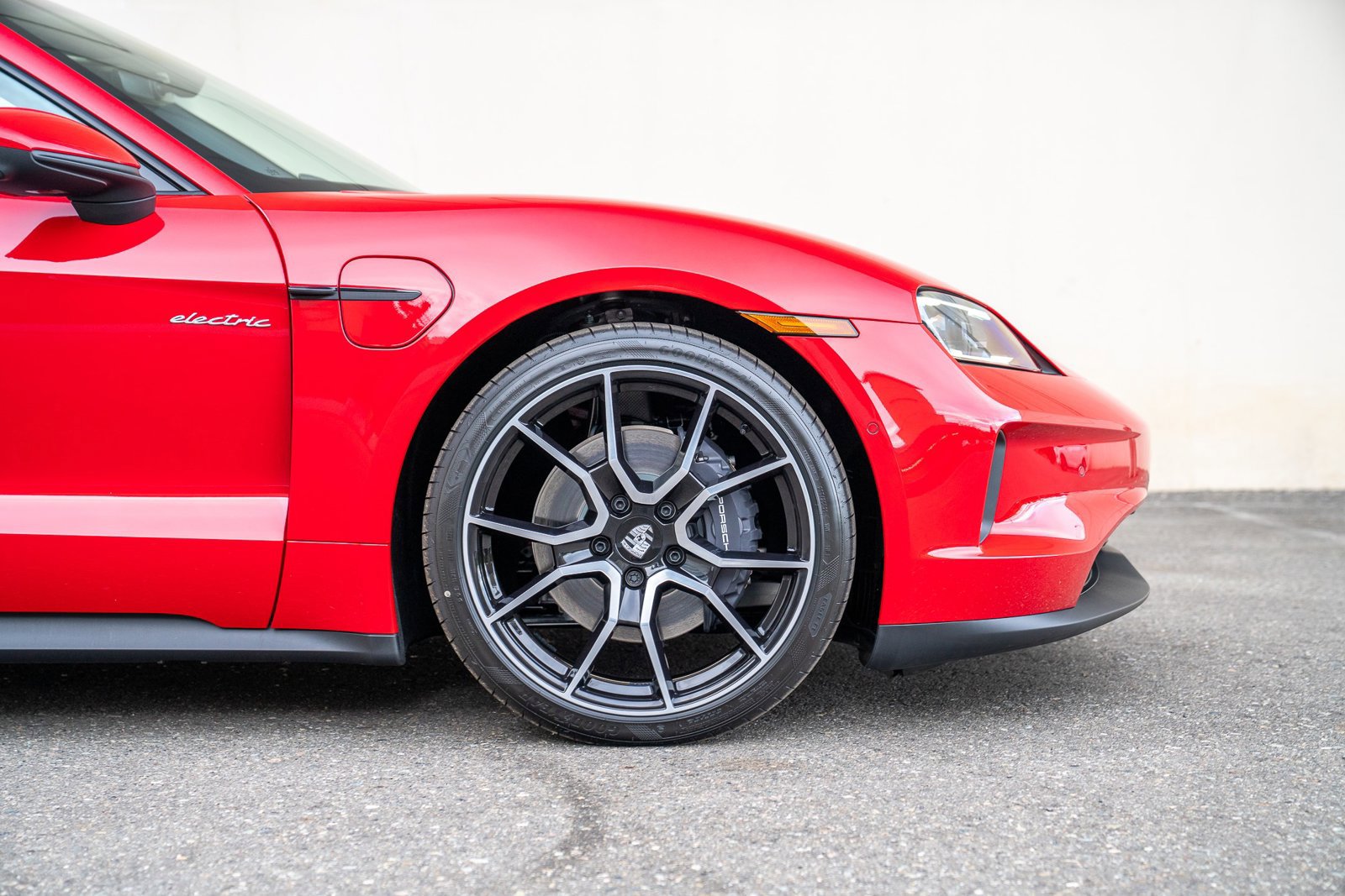 Used 2025 Porsche Taycan image 9