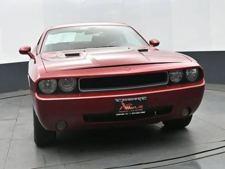Used 2010 Dodge Challenger SE RWD image 3