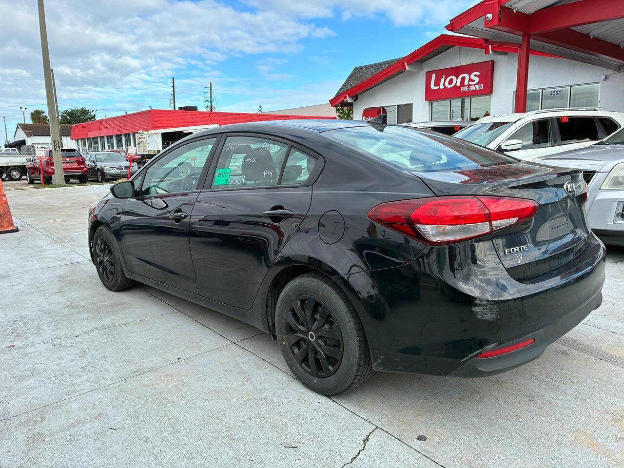 Used 2017 Kia Forte LX FWD image 4