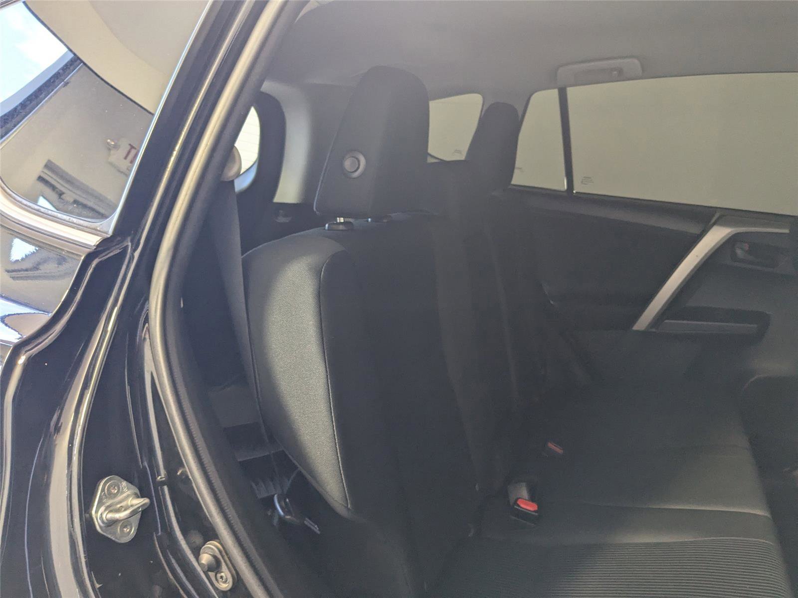 Used 2018 Toyota RAV4 LE image 18