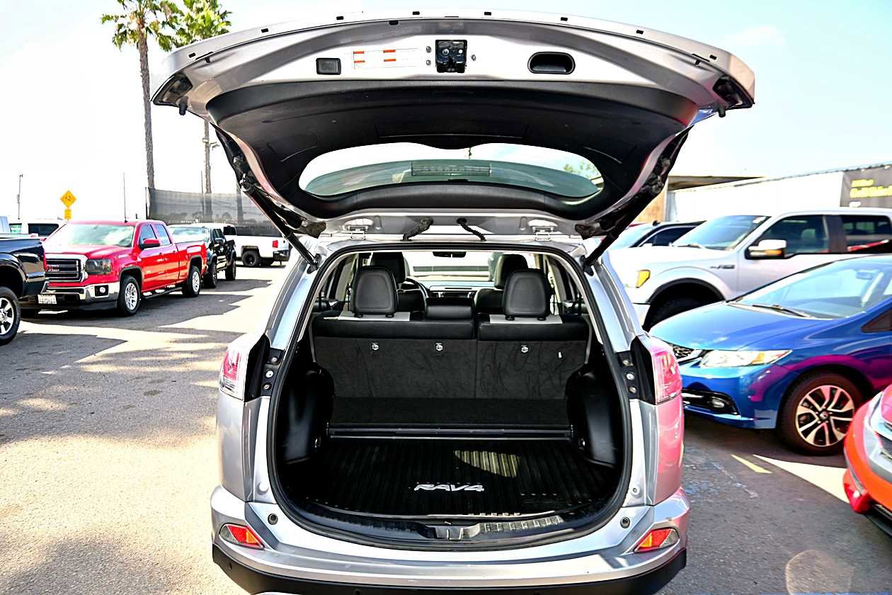 Used 2017 Toyota RAV4 Limited AWD/4WD image 8