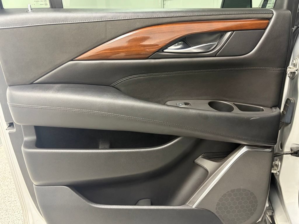 Used 2017 Cadillac Escalade ESV Luxury AWD/4WD image 32