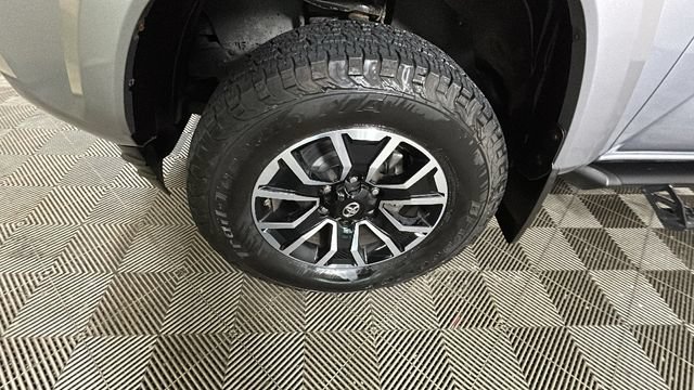 Used 2020 Toyota Tacoma TRD Sport w/ TRD Premium Sport Package AWD/4WD image 9