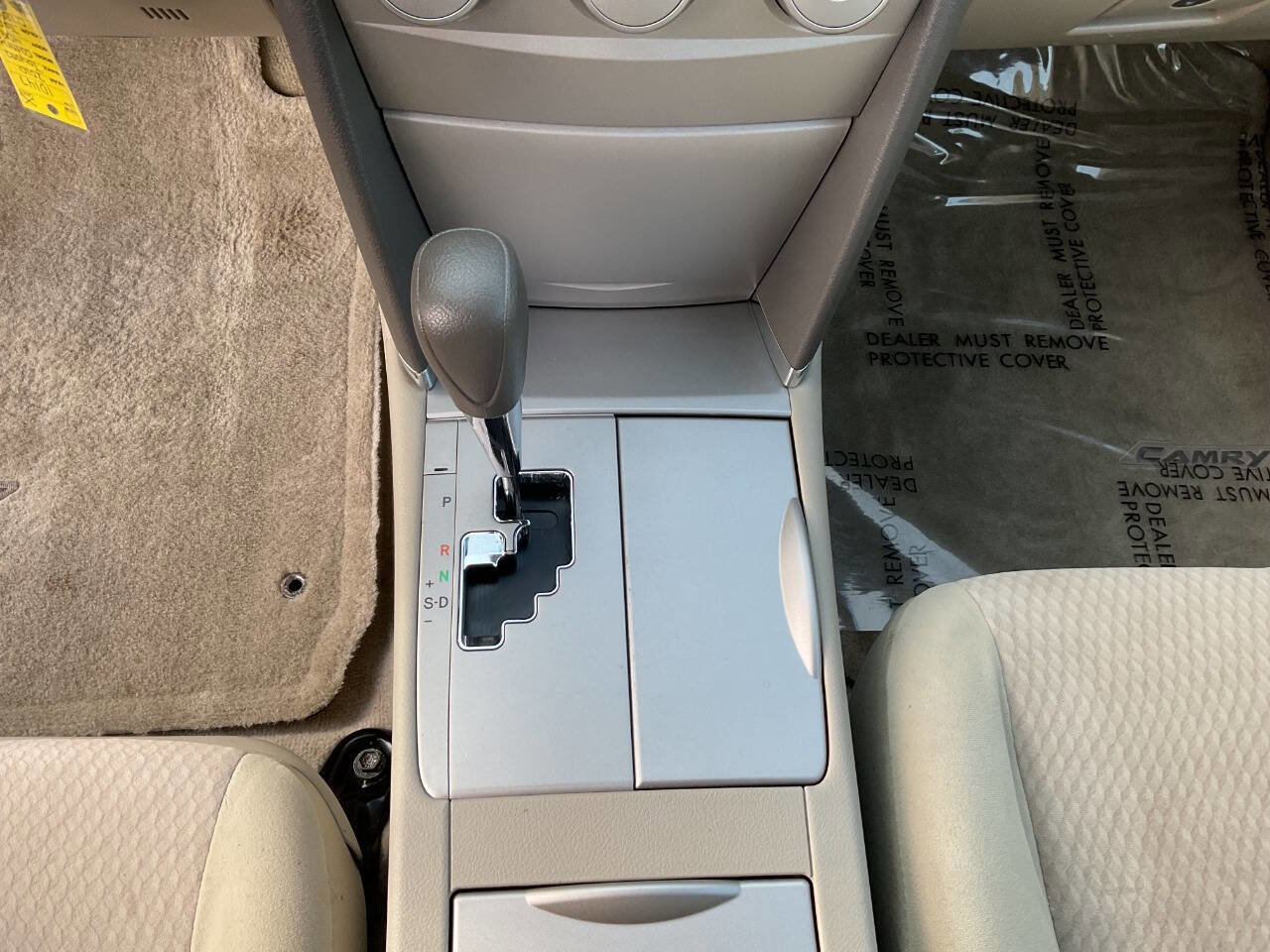 Used 2010 Toyota Camry LE image 17