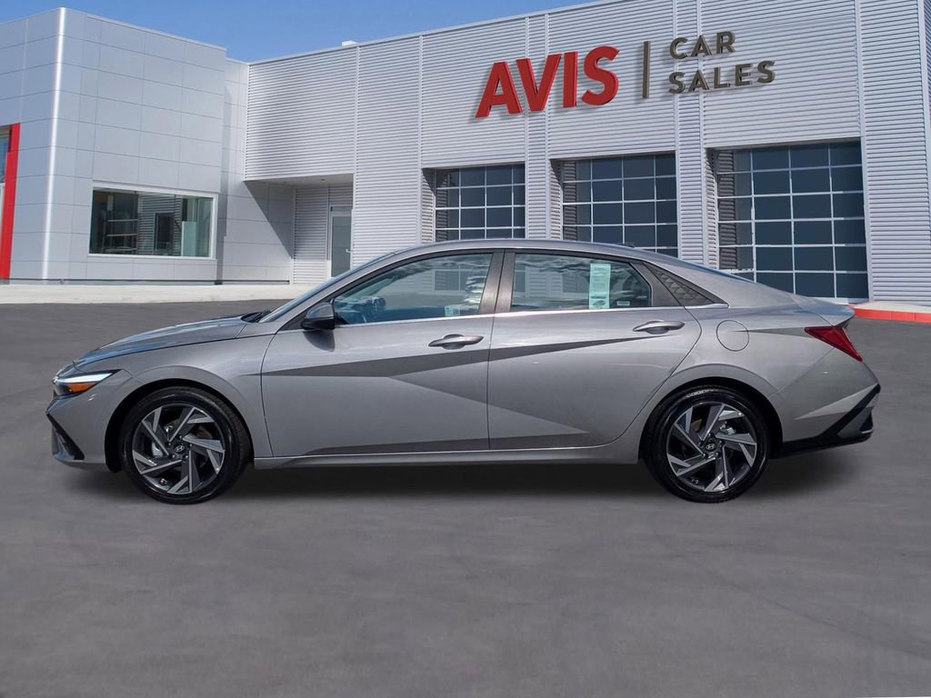 Used 2025 Hyundai Elantra Limited FWD image 9