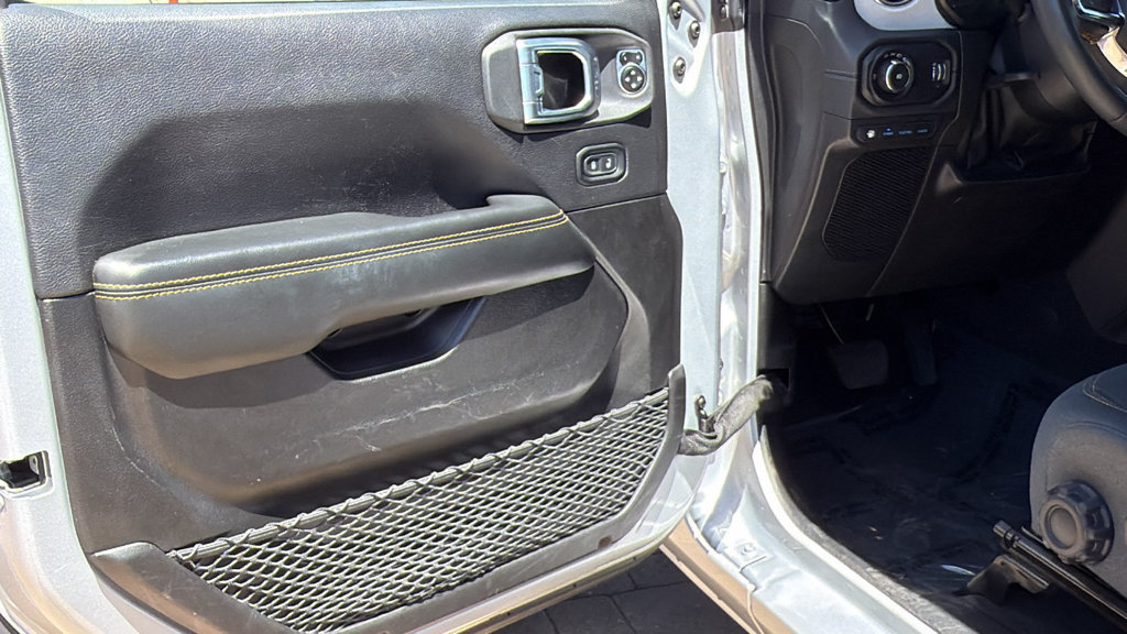 Used 2024 Jeep Wrangler Unlimited Sahara AWD/4WD image 23
