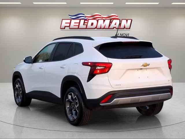 Used 2025 Chevrolet Trax LT w/ Driver Confidence Package FWD image 3