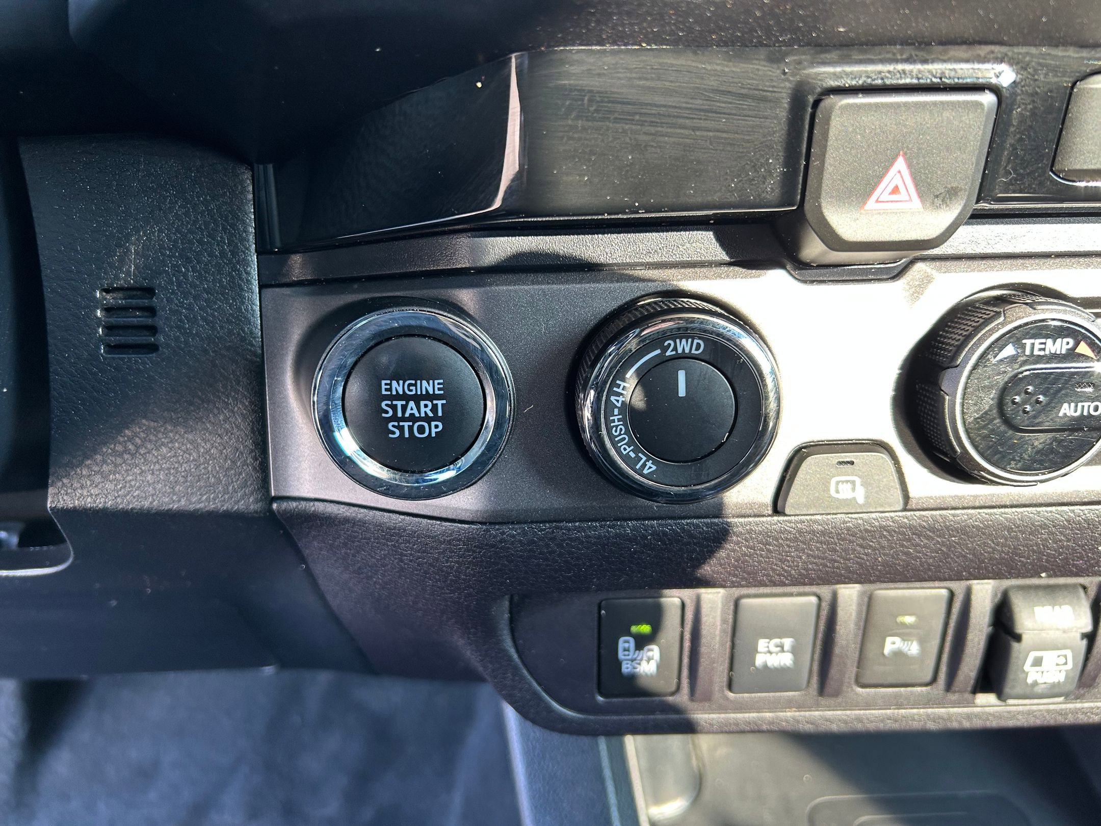 Used 2018 Toyota Tacoma TRD Off-Road image 17