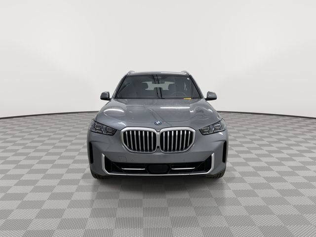 Used 2024 BMW X5 xDrive50e image 3