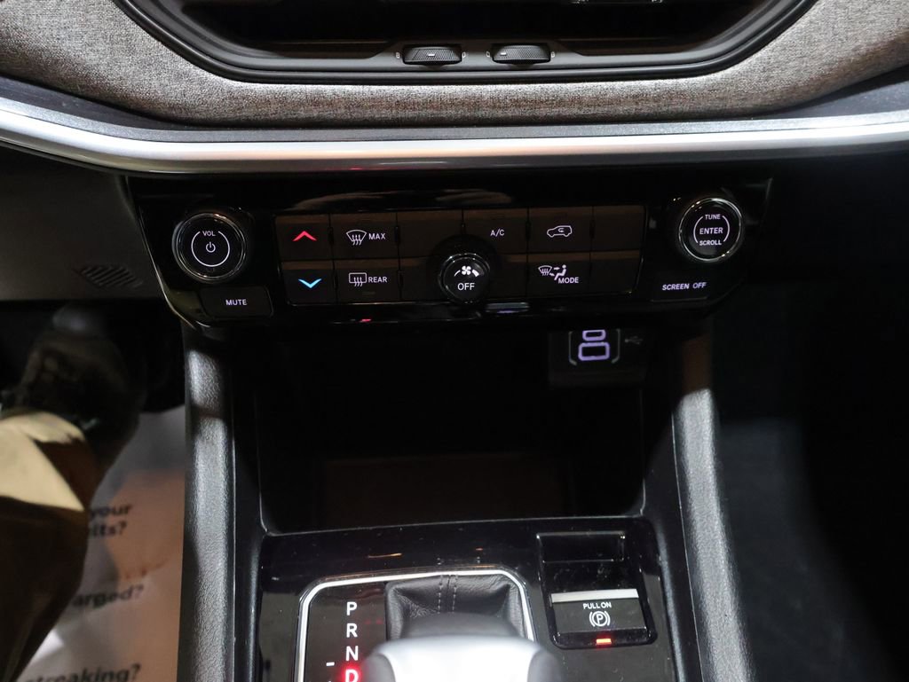 Used 2024 Jeep Compass Sport image 27