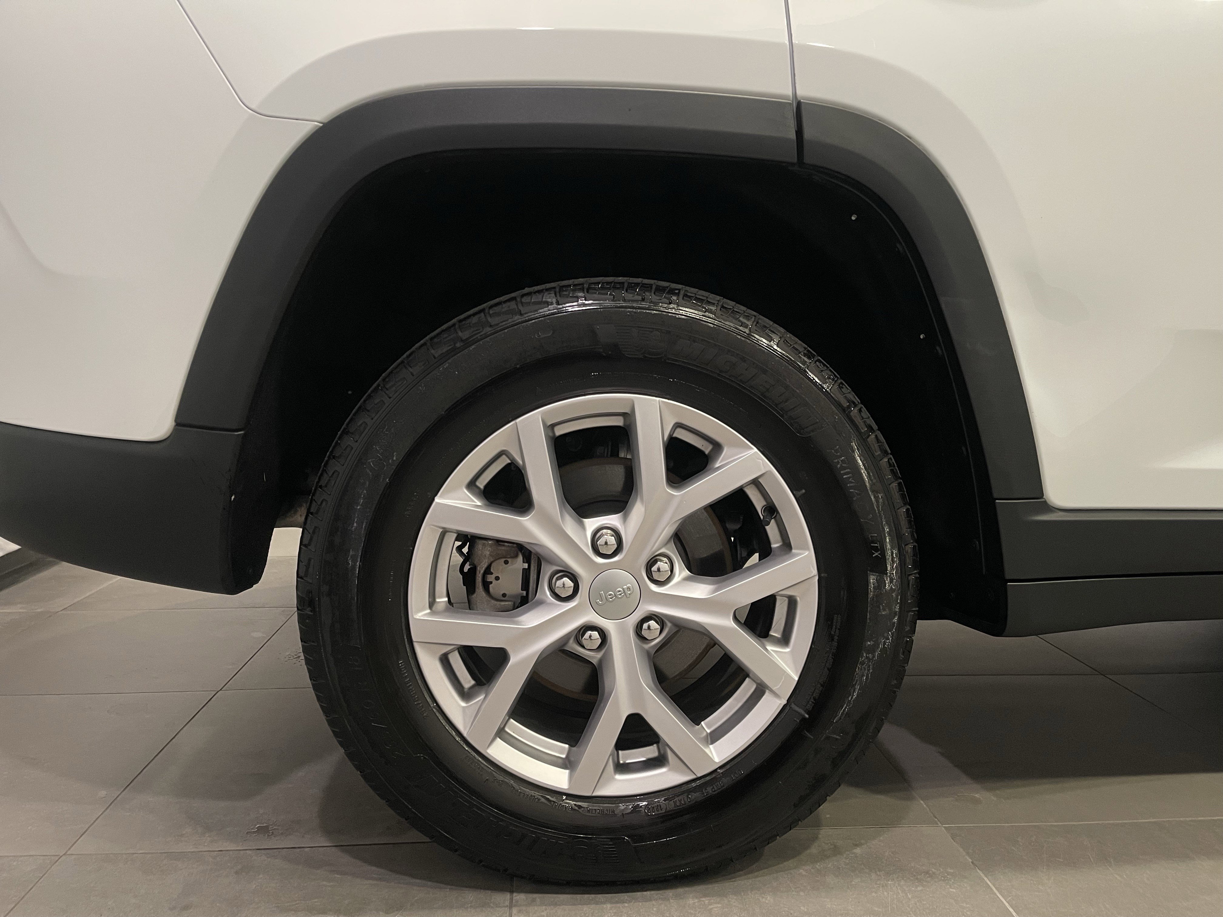 Used 2022 Jeep Grand Cherokee Limited image 9