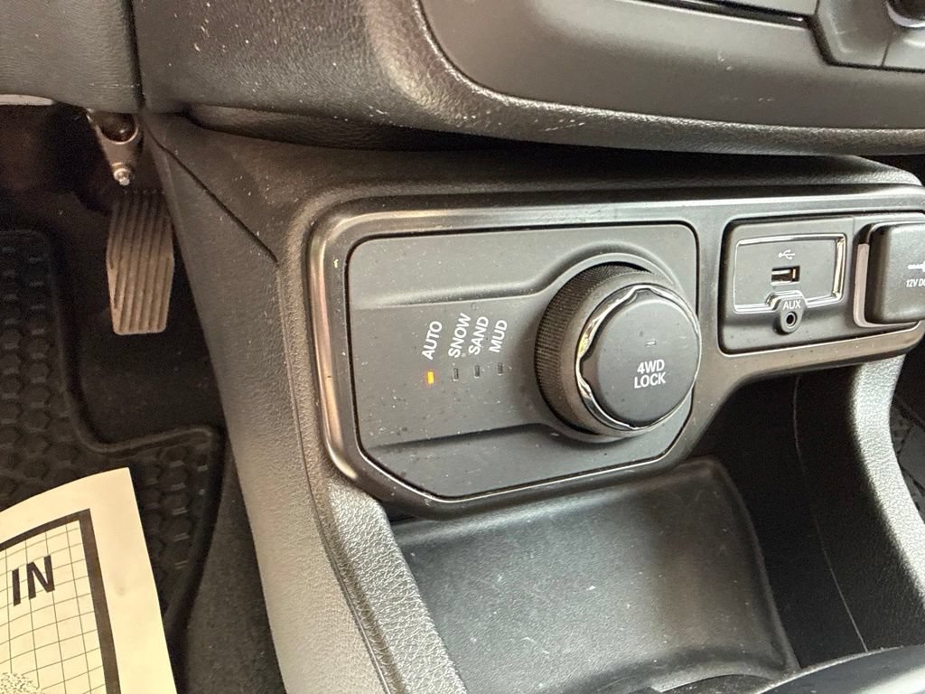 Used 2023 Jeep Renegade Latitude w/ Sun/Sound Group AWD/4WD image 28