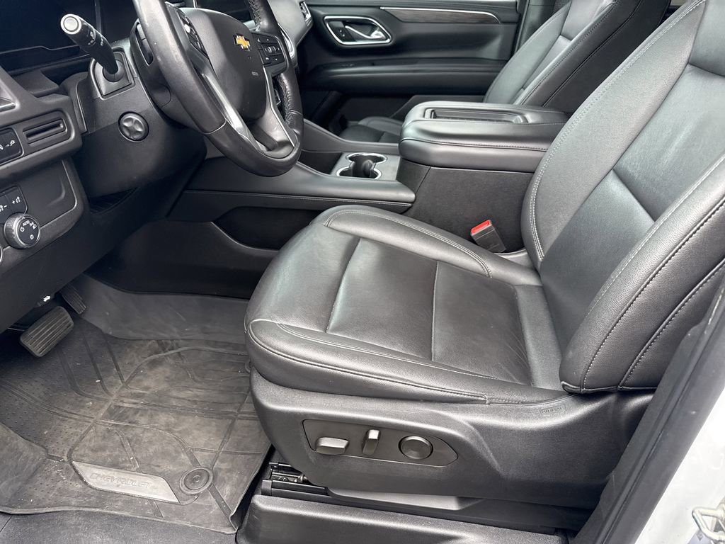 Used 2022 Chevrolet Suburban LT w/ Luxury Package image 8