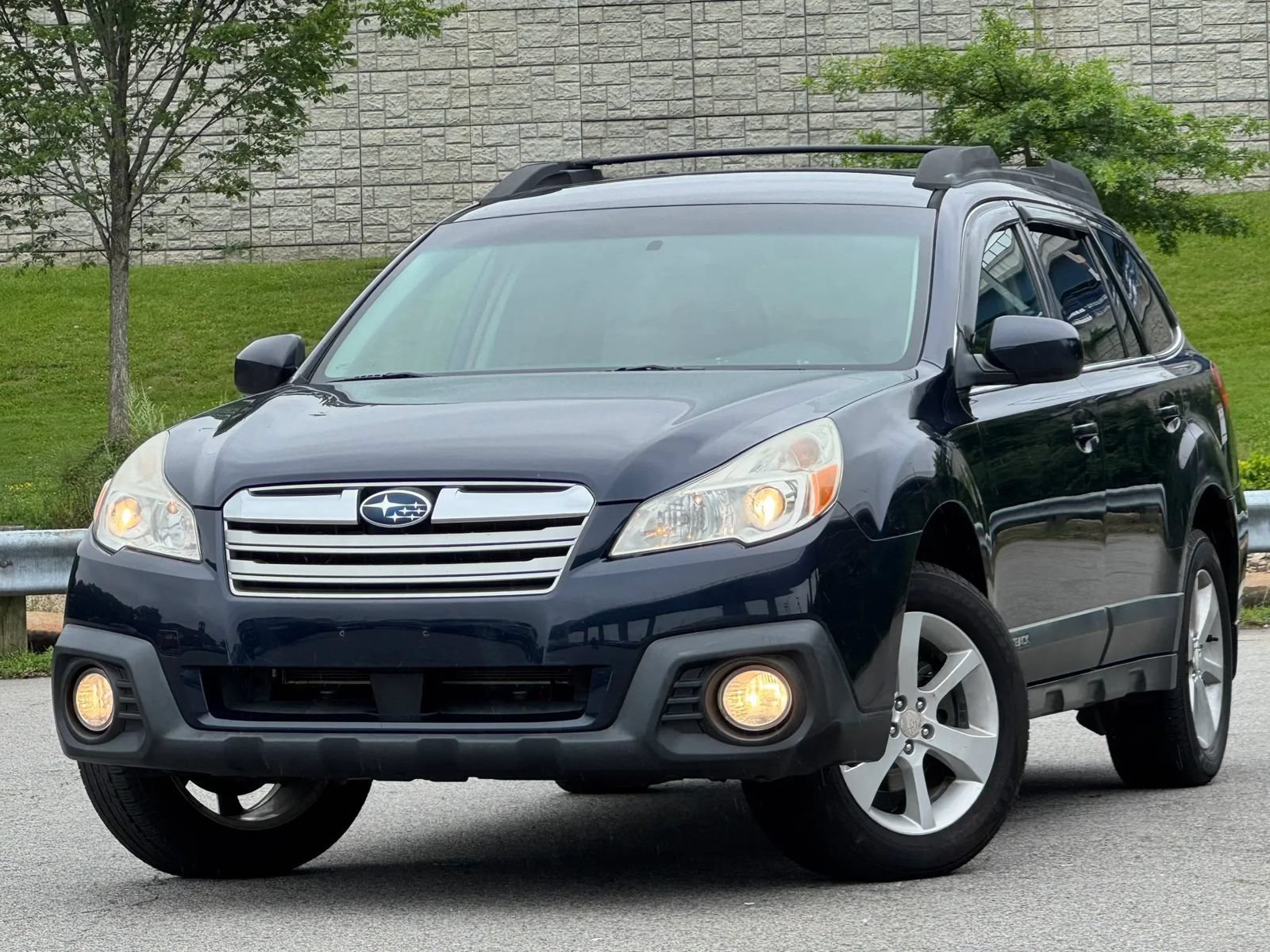 Used 2014 Subaru Outback 2.5i Premium AWD/4WD image 1