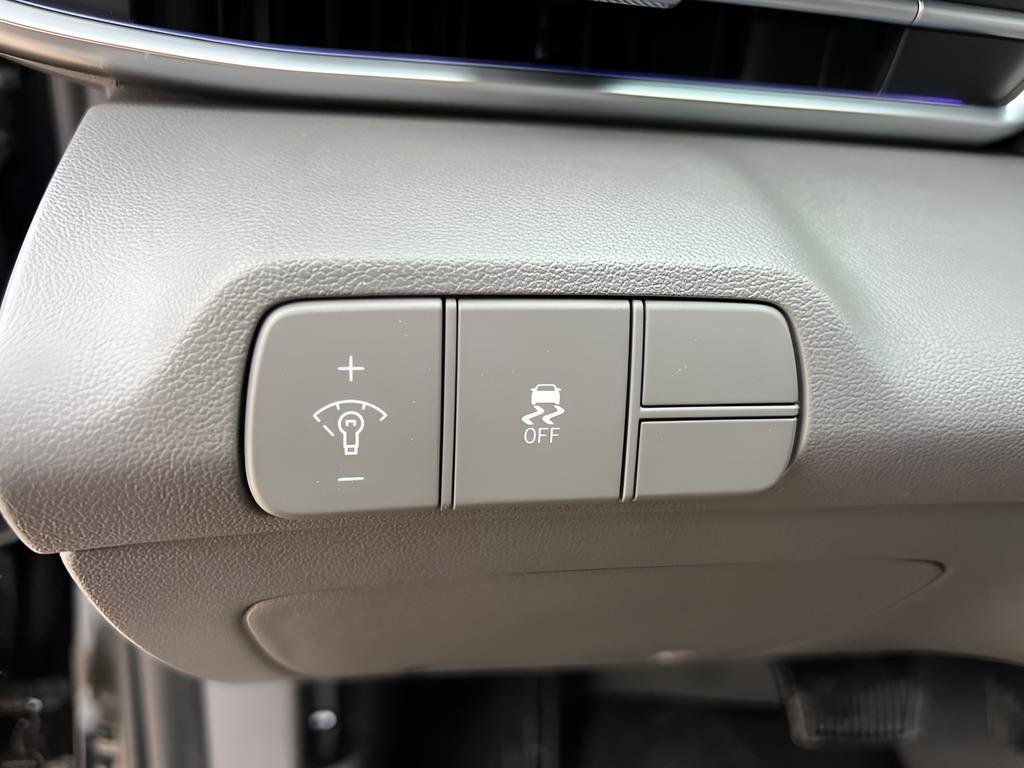 Used 2025 Hyundai Elantra SEL image 24