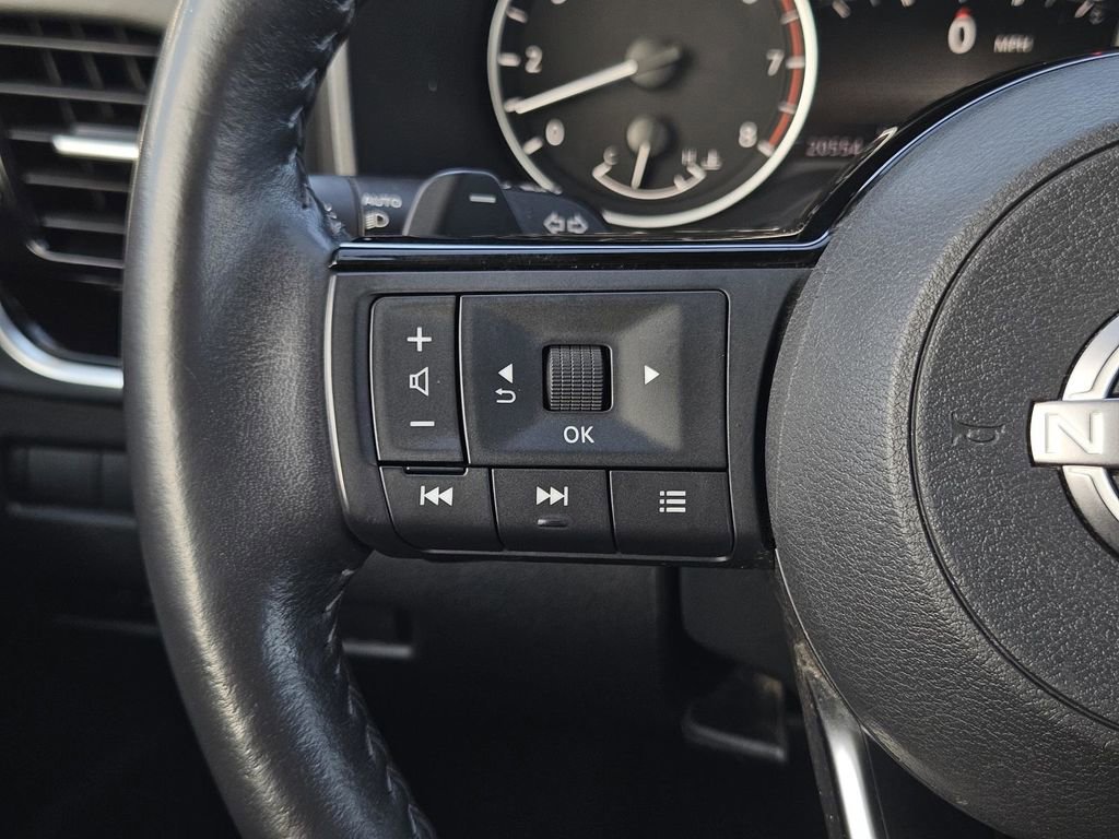 Used 2023 Nissan Rogue SL w/ SL Premium Package image 16