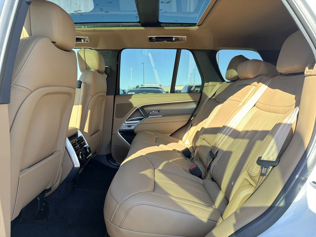 New 2026 Land Rover Range Rover SE image 5
