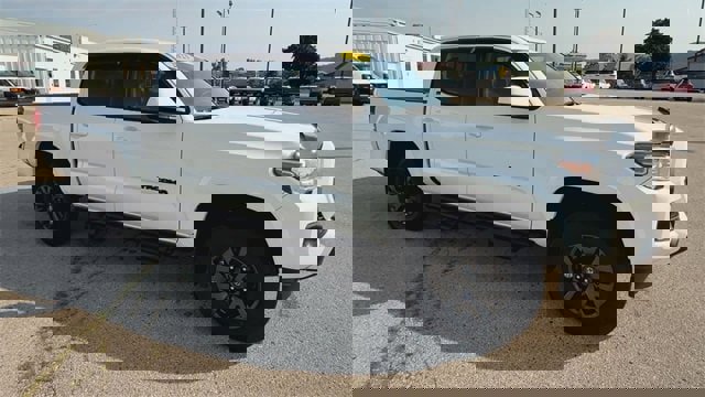 Used 2023 Toyota Tacoma SR image 33