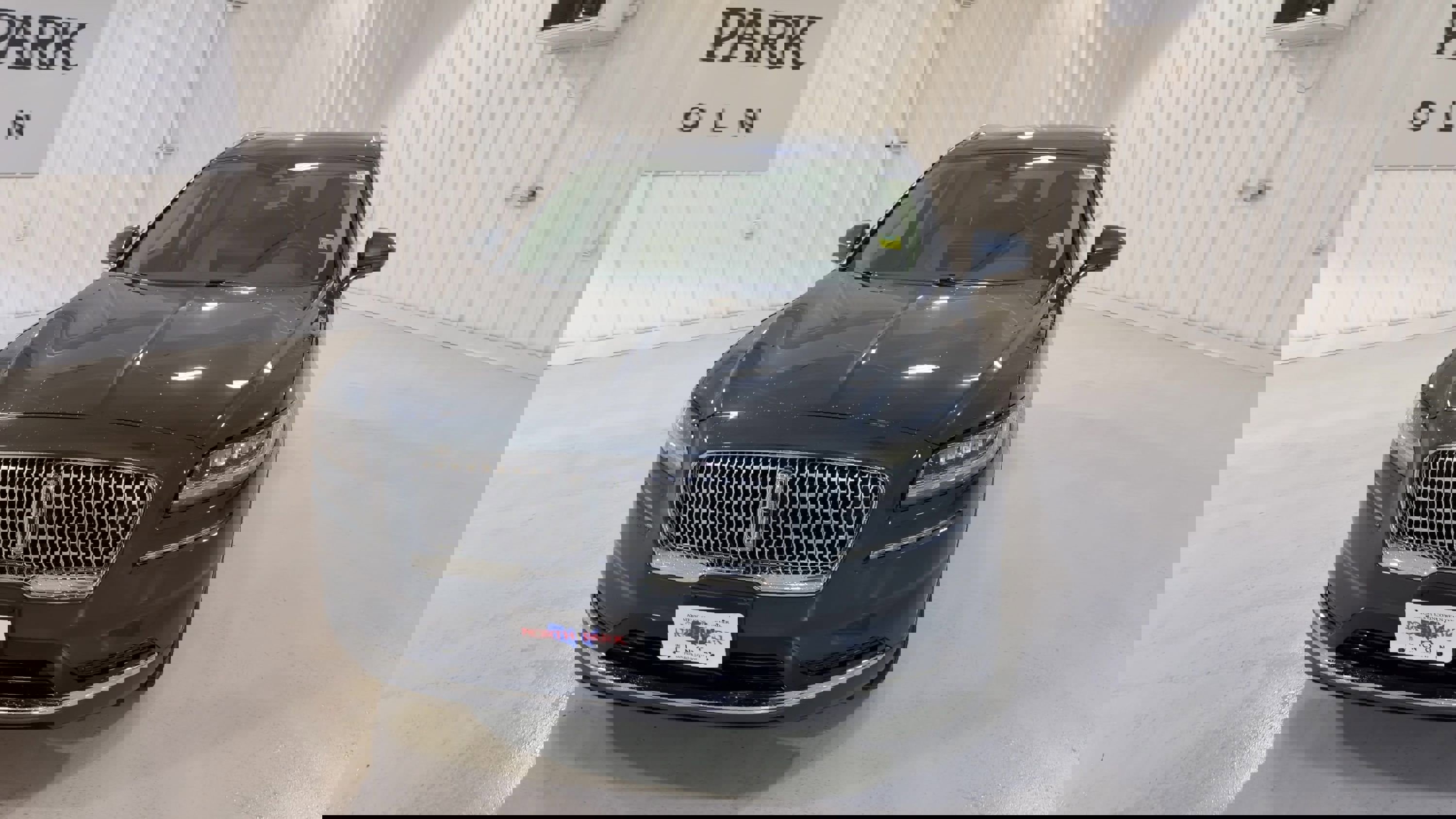 Used 2023 Lincoln Nautilus FWD w/ Premium Package image 4