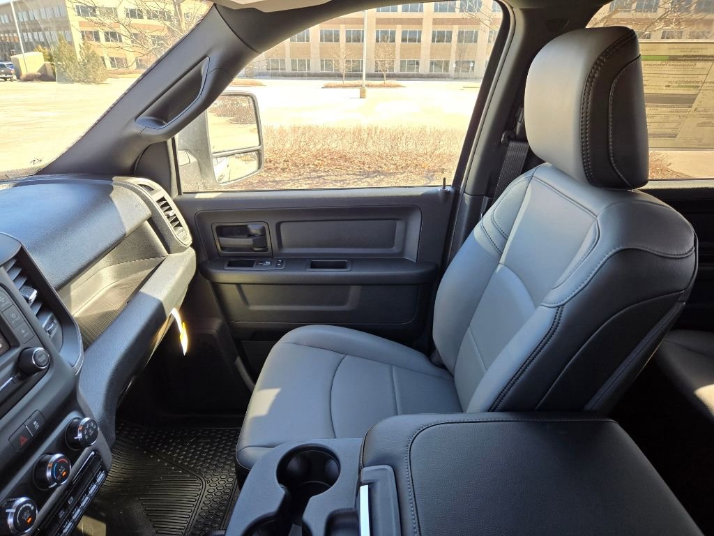 Used 2024 RAM 2500 Tradesman w/ Chrome Appearance Group image 23