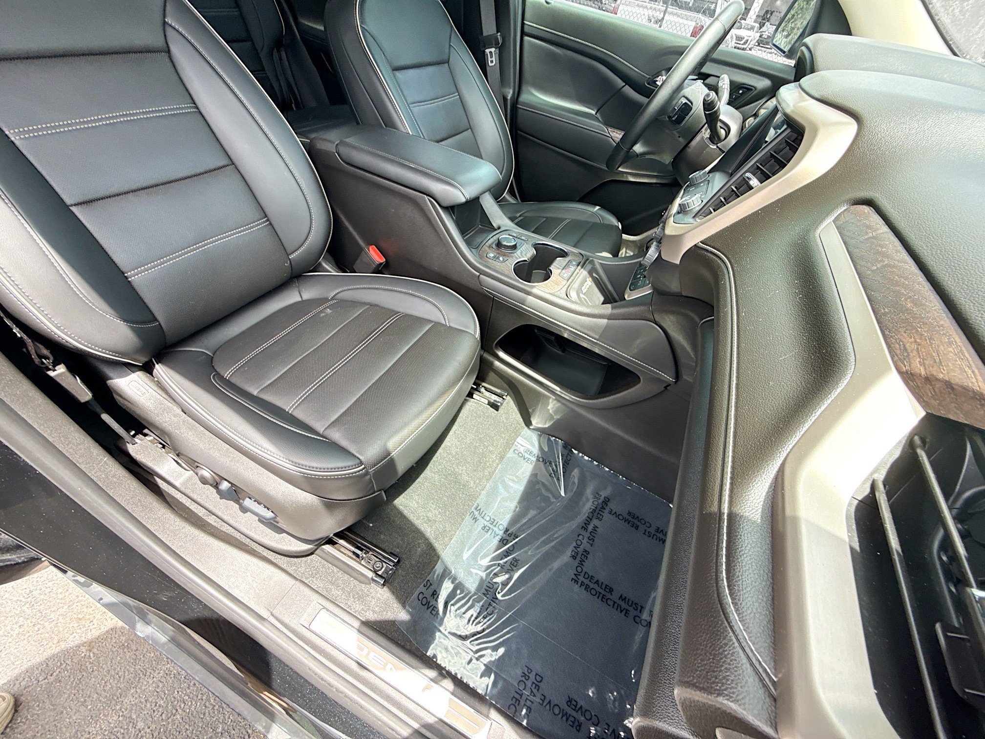 Used 2023 GMC Acadia Denali w/ Black Diamond Edition FWD image 15
