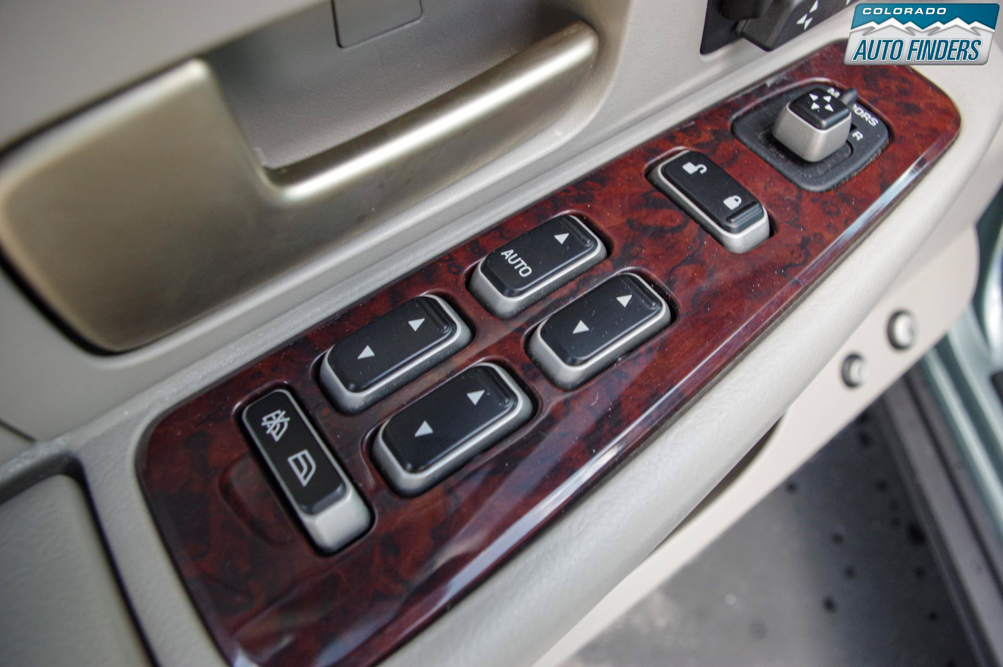 Used 2006 Lincoln Town Car Signature Limited RWD image 11