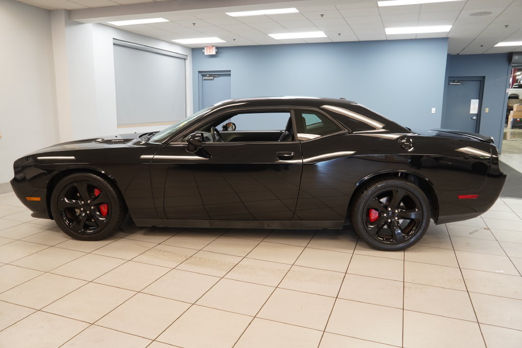 Used 2014 Dodge Challenger R/T w/ Blacktop Package RWD image 2