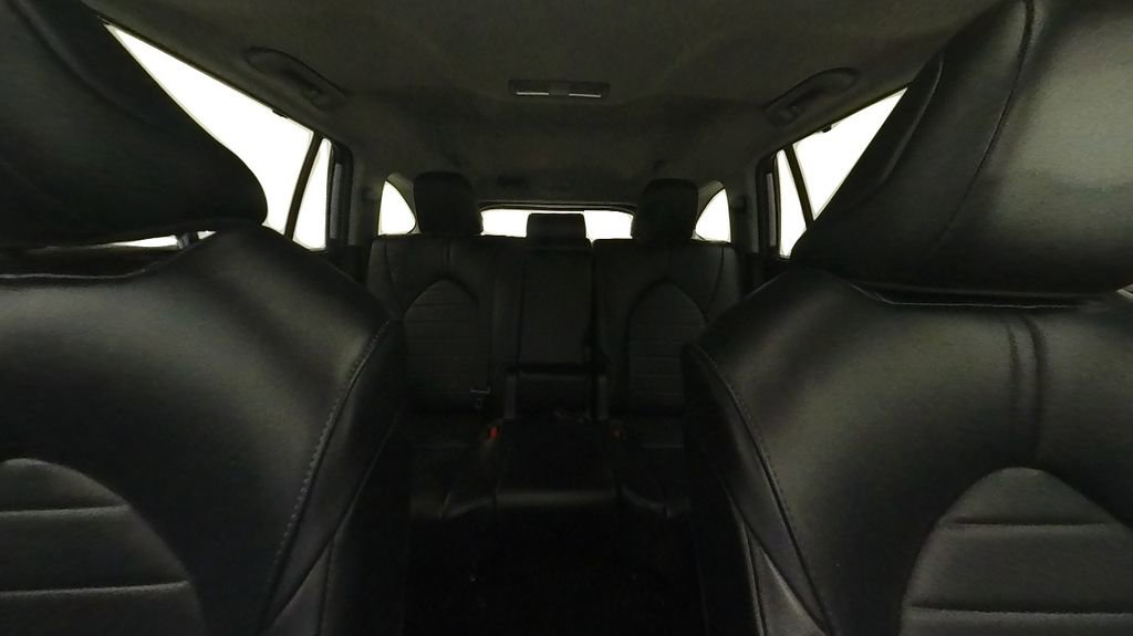 Used 2022 Toyota Highlander XLE AWD/4WD image 32