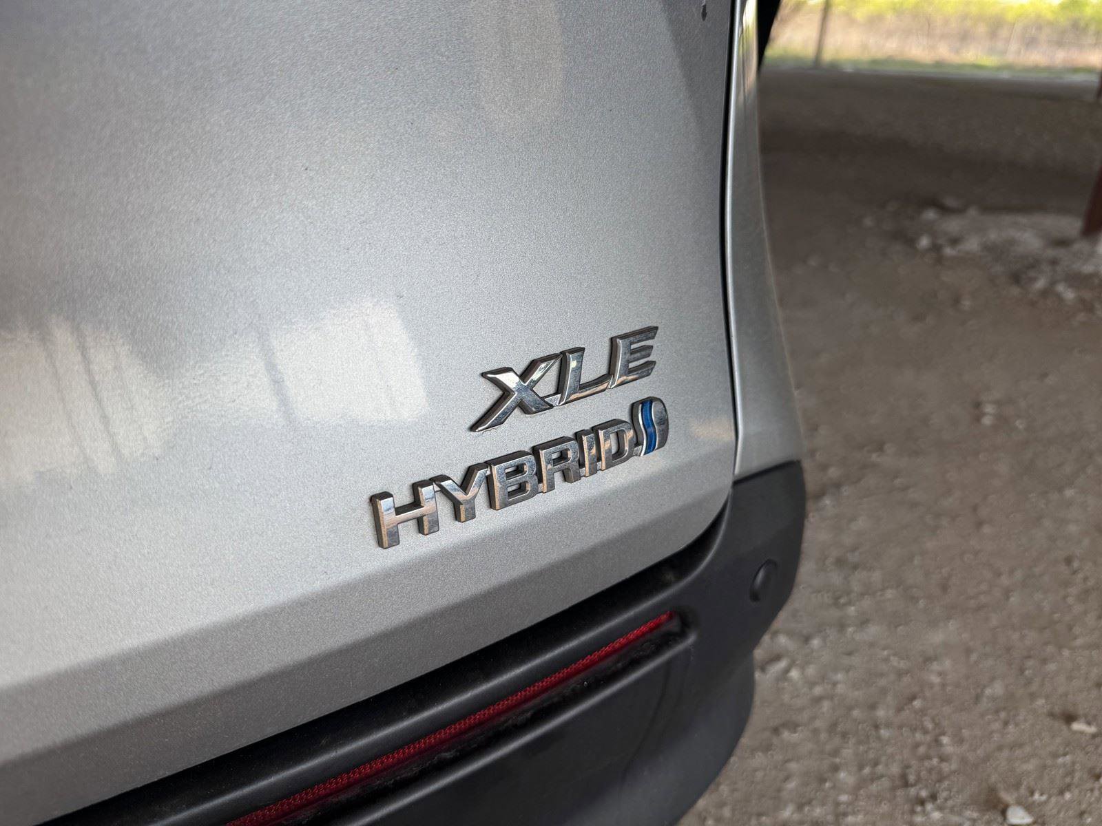 Used 2024 Toyota Sienna XLE FWD image 44