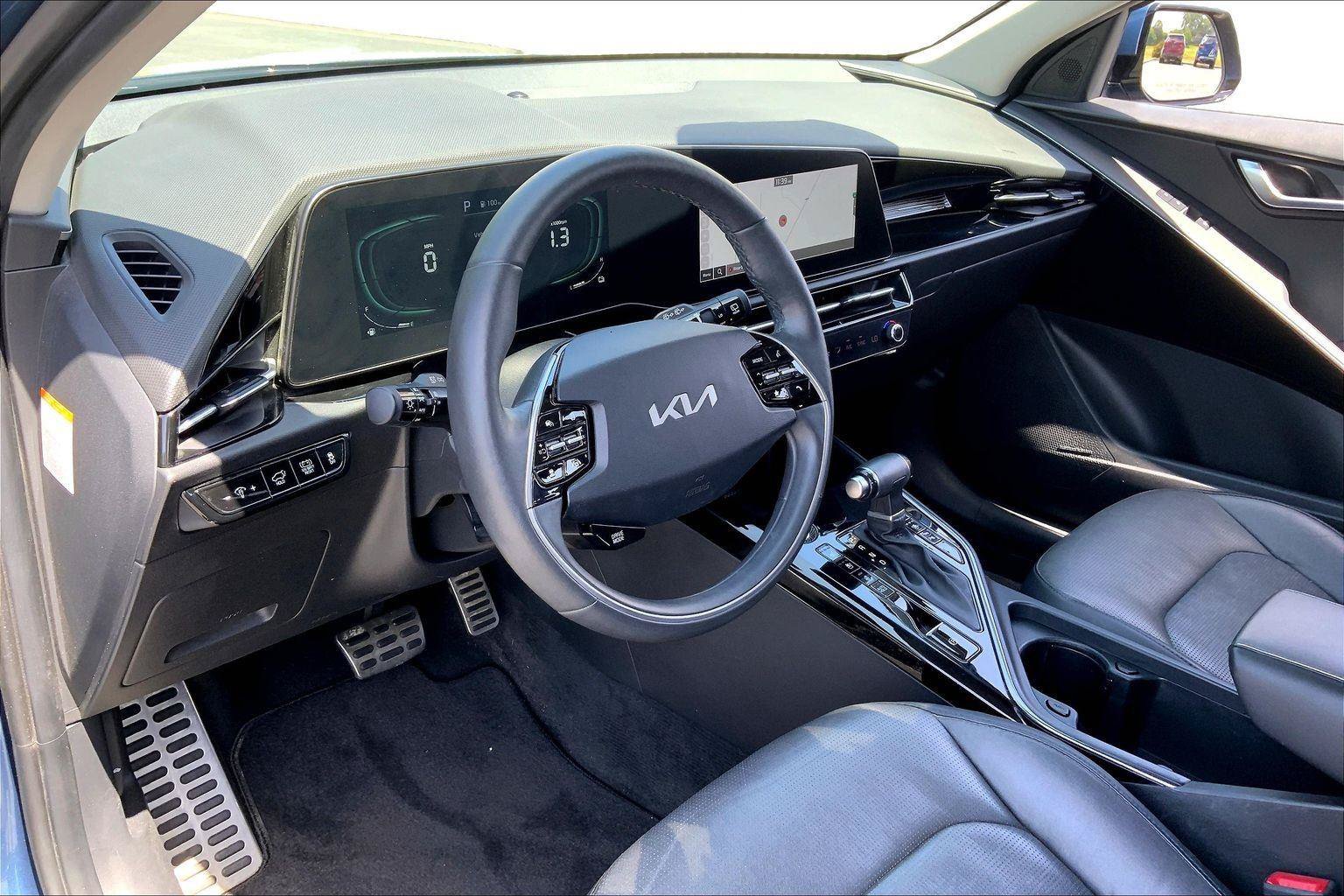 Used 2023 Kia Niro SX Touring FWD image 12