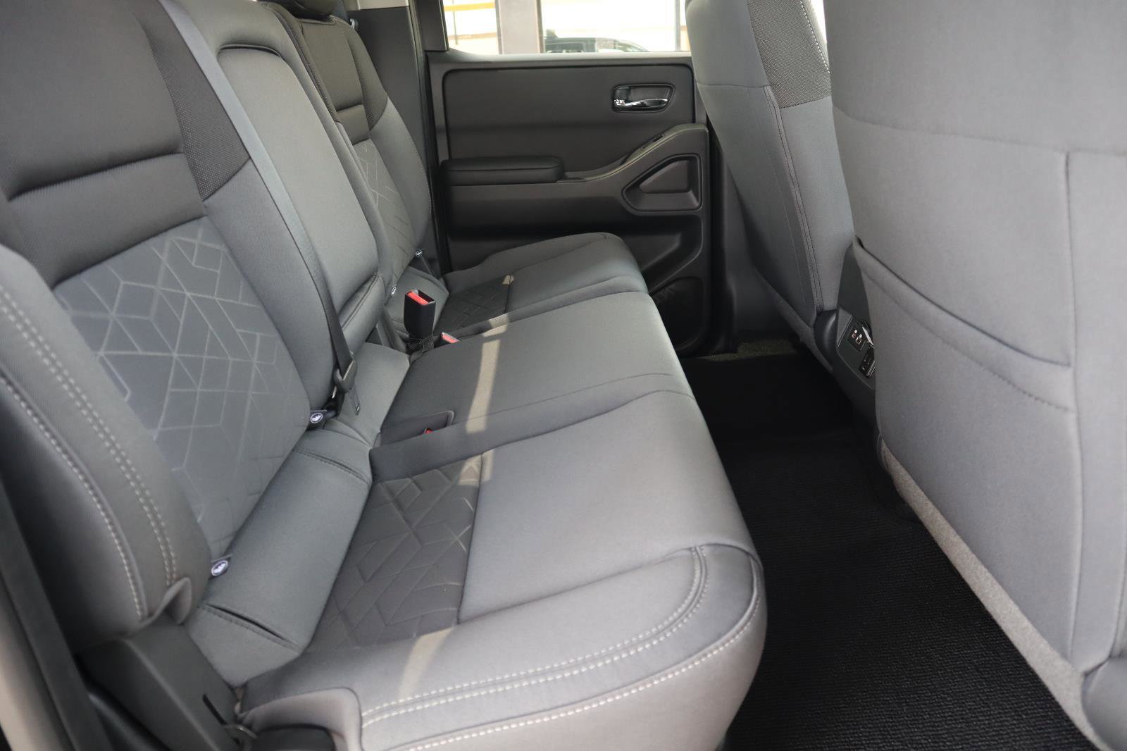 Used 2026 Nissan Frontier SV w/ SV Convenience Package RWD image 41