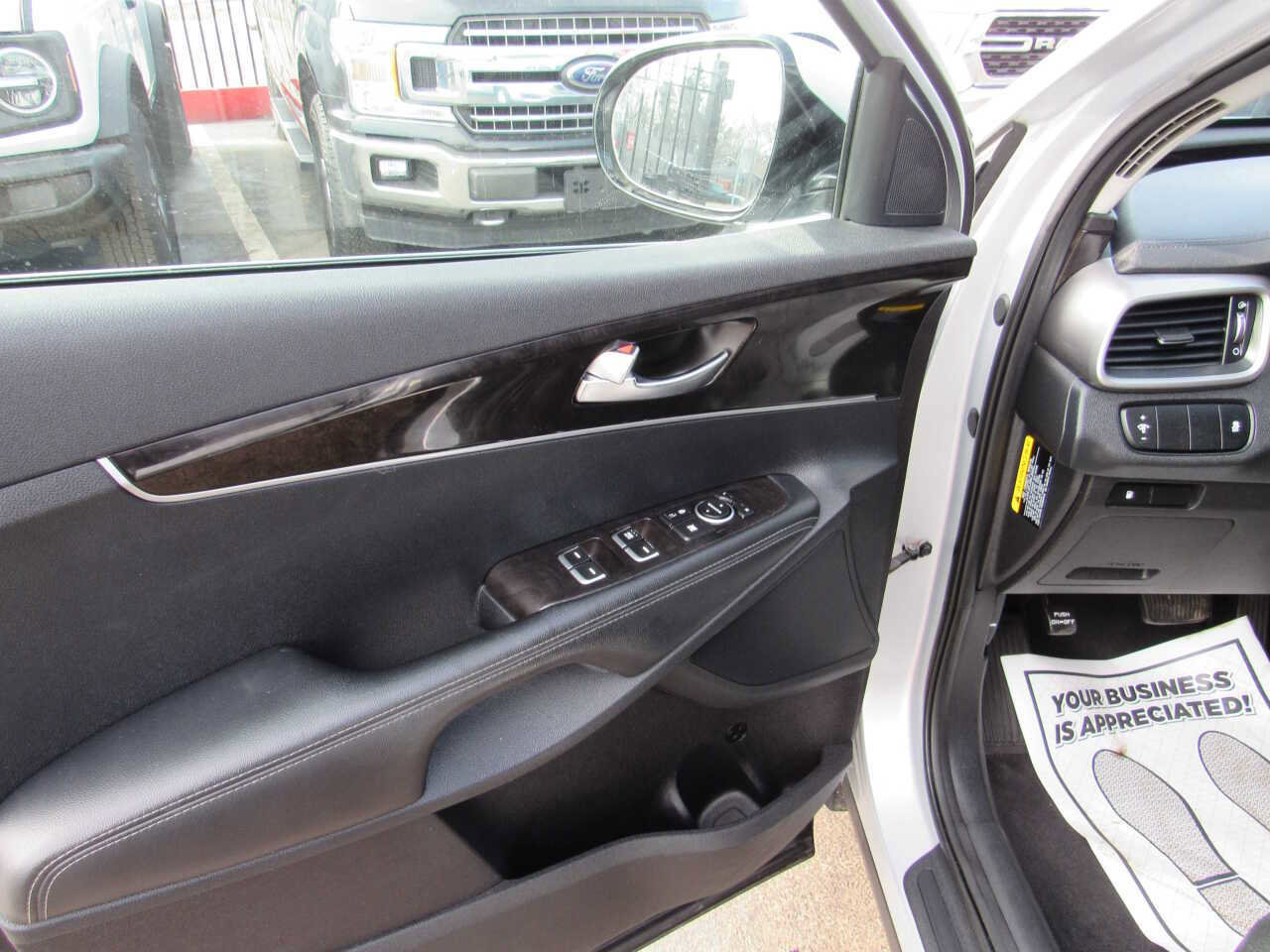 Used 2016 Kia Sorento LX w/ LX Convenience Package image 12