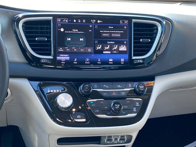 Used 2024 Chrysler Pacifica Touring-L image 10