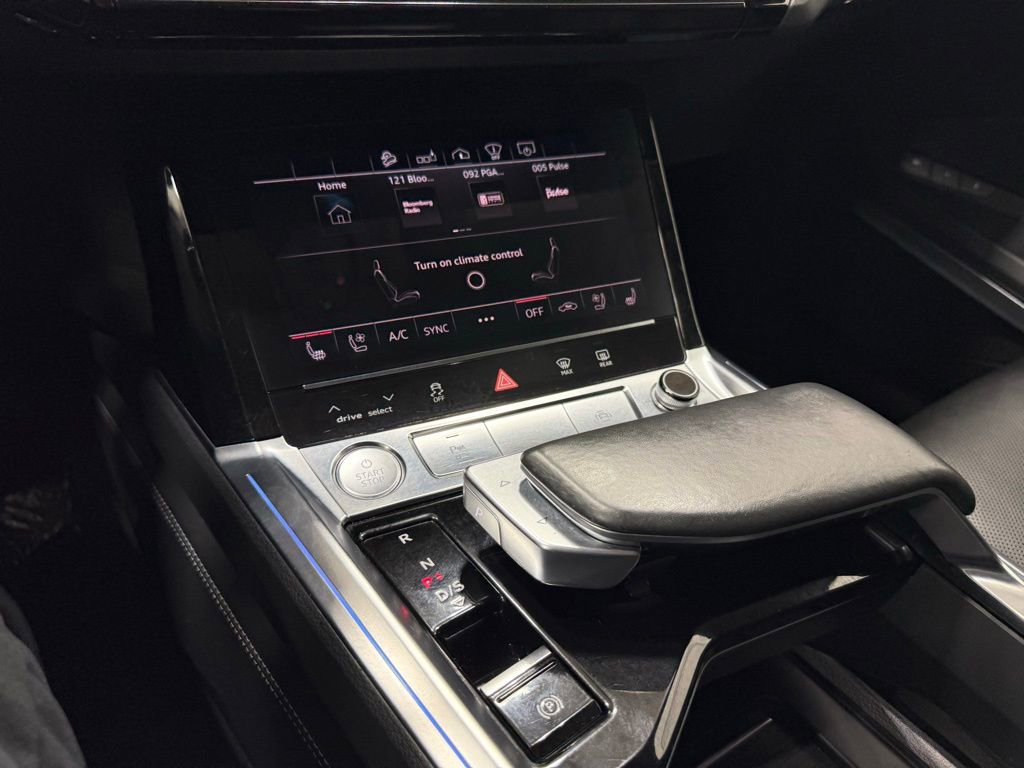 Used 2019 Audi e-tron Prestige w/ Prestige Package AWD/4WD image 25