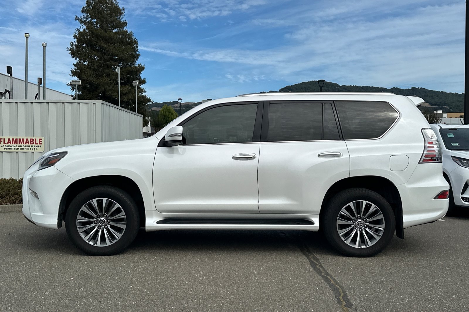 Used 2020 Lexus GX 460 Luxury w/ Accessory Package AWD/4WD image 7
