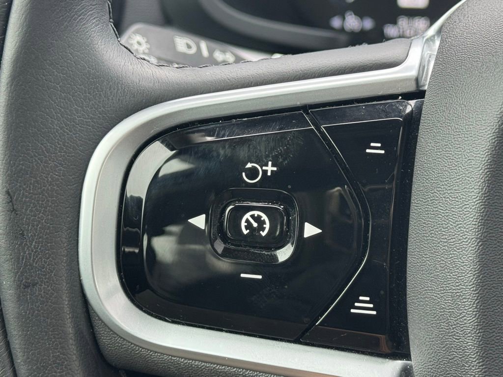 Used 2020 Volvo S60 T5 Momentum image 25