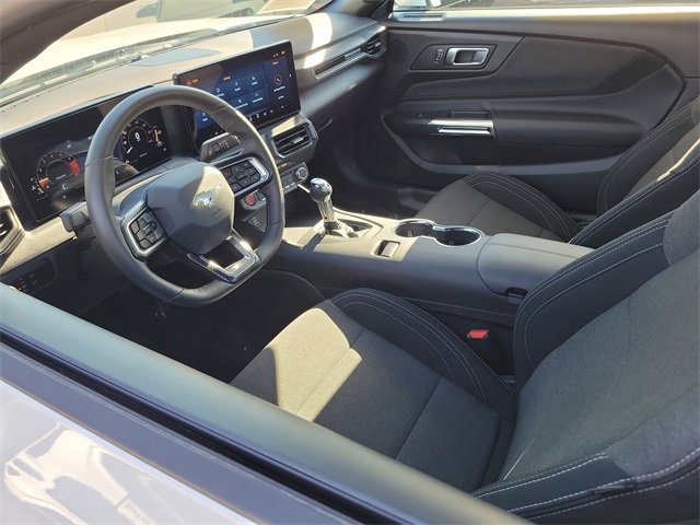 Used 2025 Ford Mustang Coupe image 3