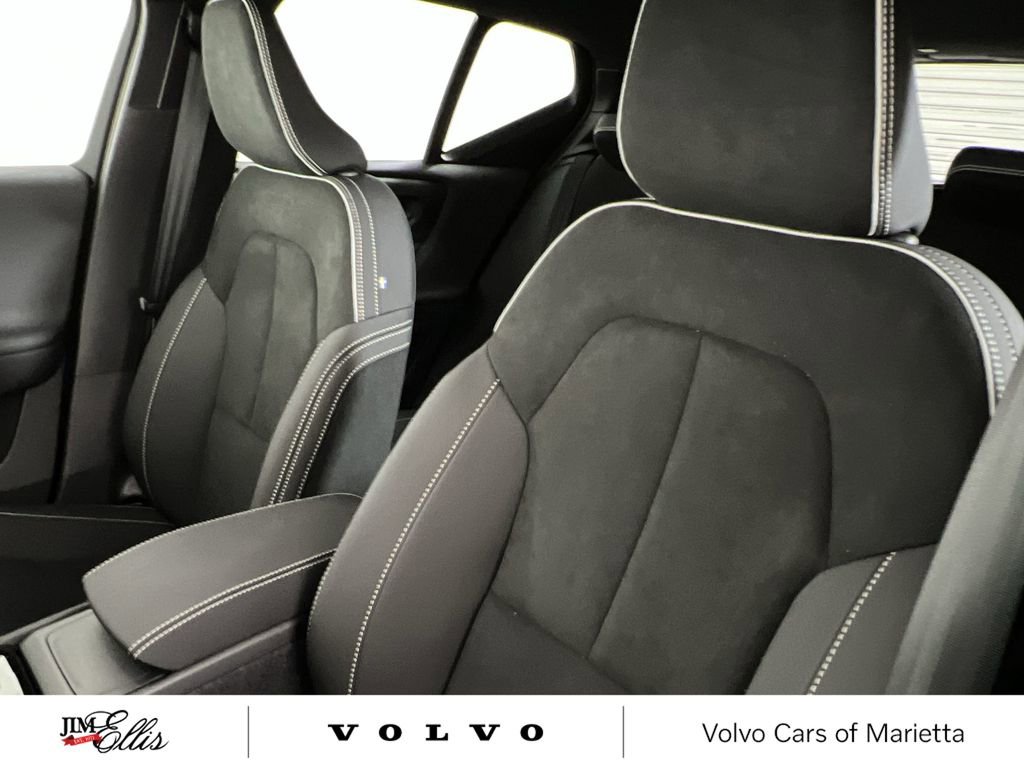 New 2026 Volvo XC40 B5 Ultra w/ Climate Package image 13