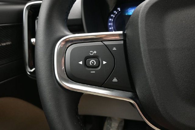 Used 2025 Volvo XC40 B5 Ultra w/ Climate Package AWD/4WD image 25