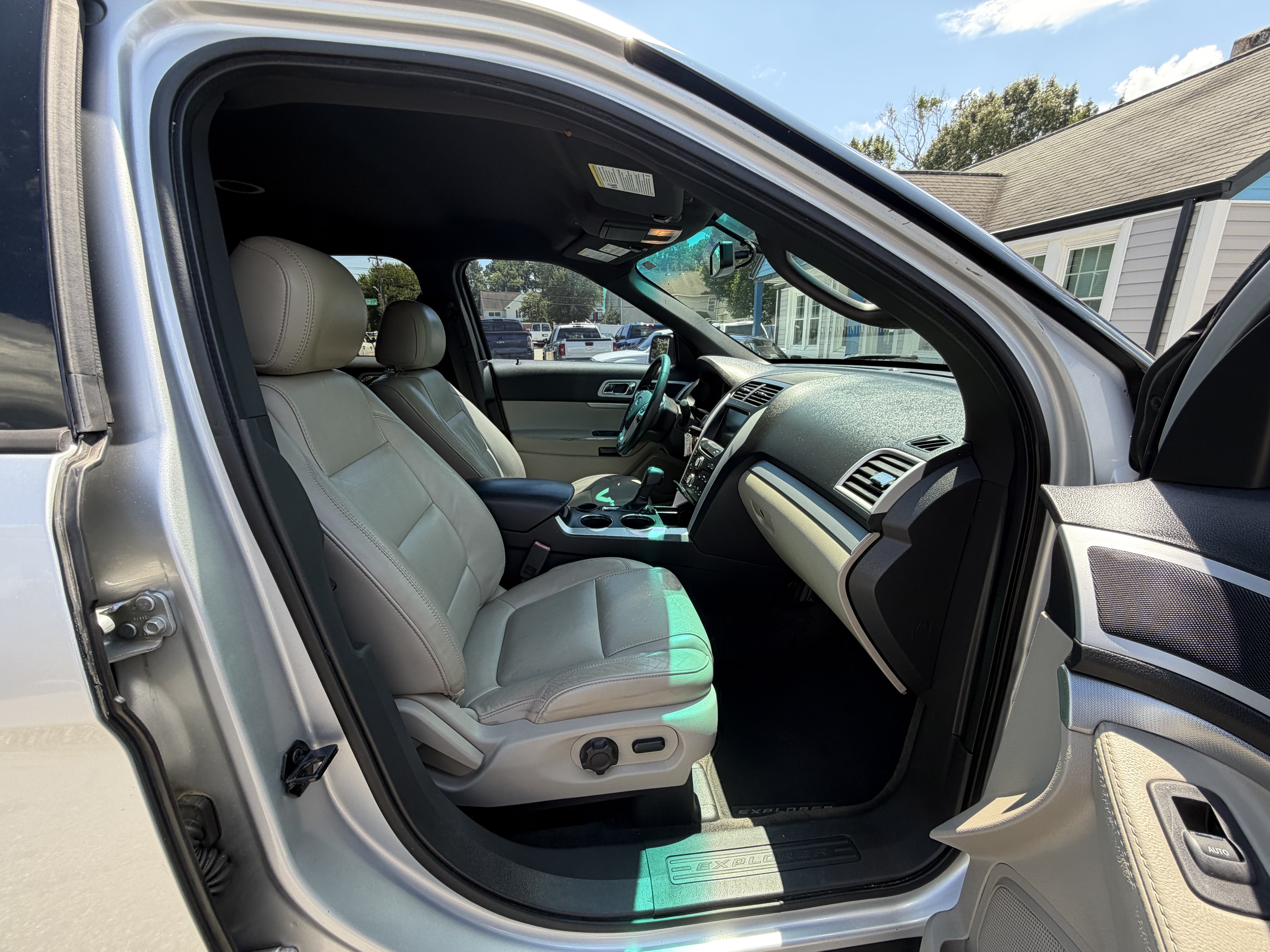 Used 2013 Ford Explorer XLT FWD image 16