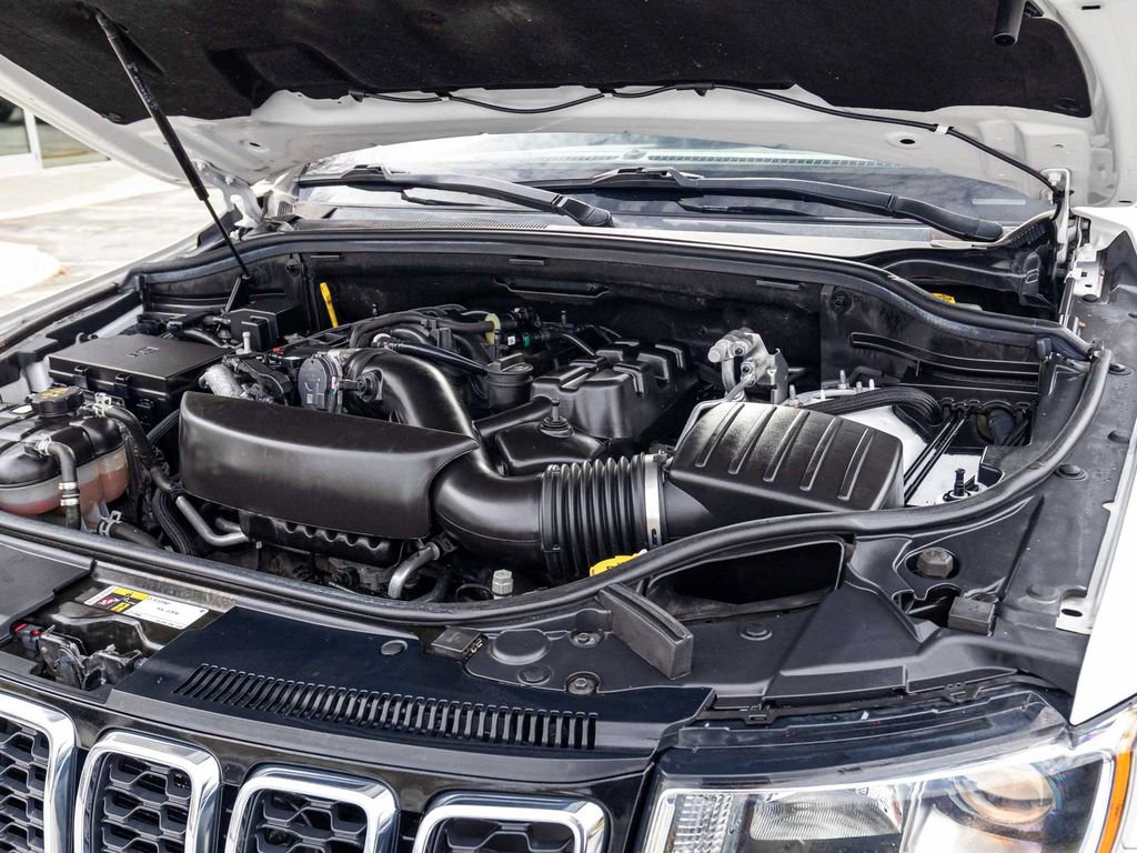 Used 2019 Jeep Grand Cherokee Limited AWD/4WD image 34