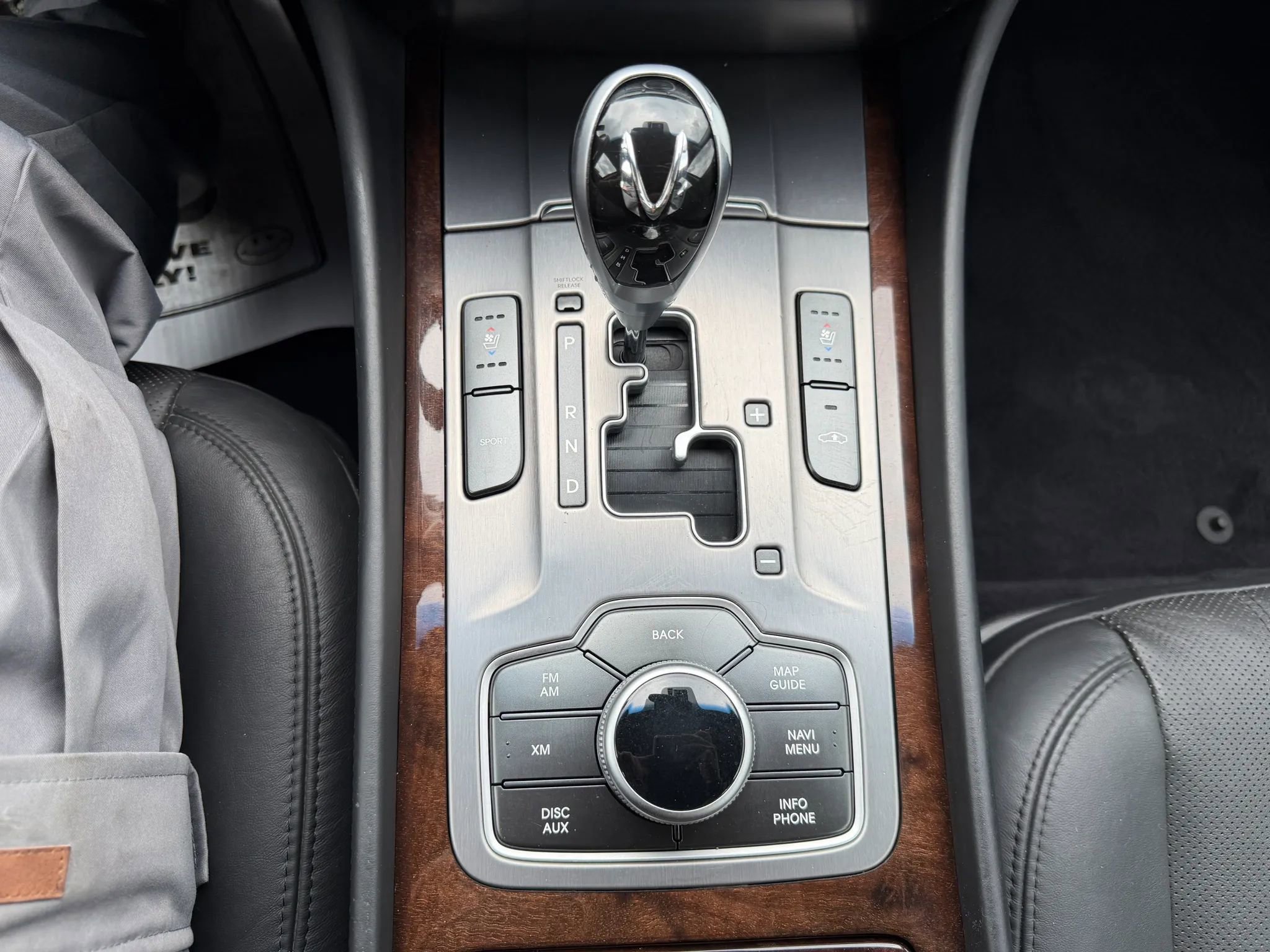 Used 2012 Hyundai Equus Signature image 21