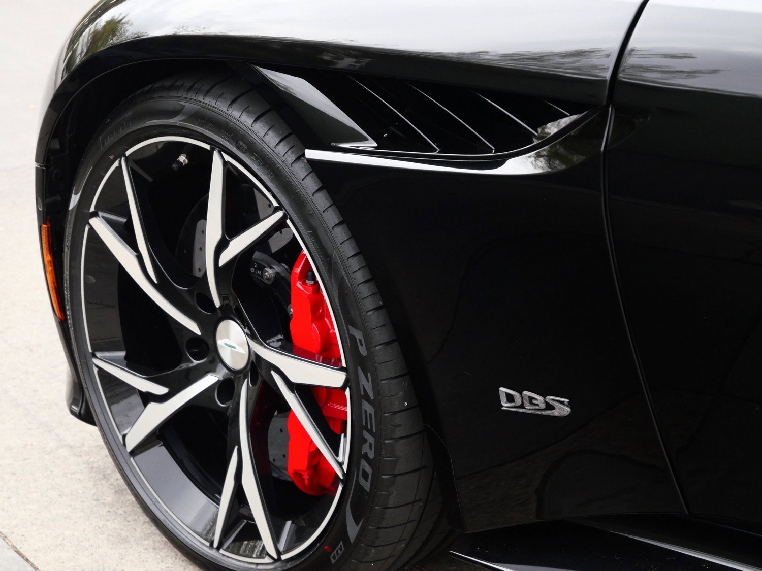 Used 2019 Aston Martin DBS Superleggera image 9