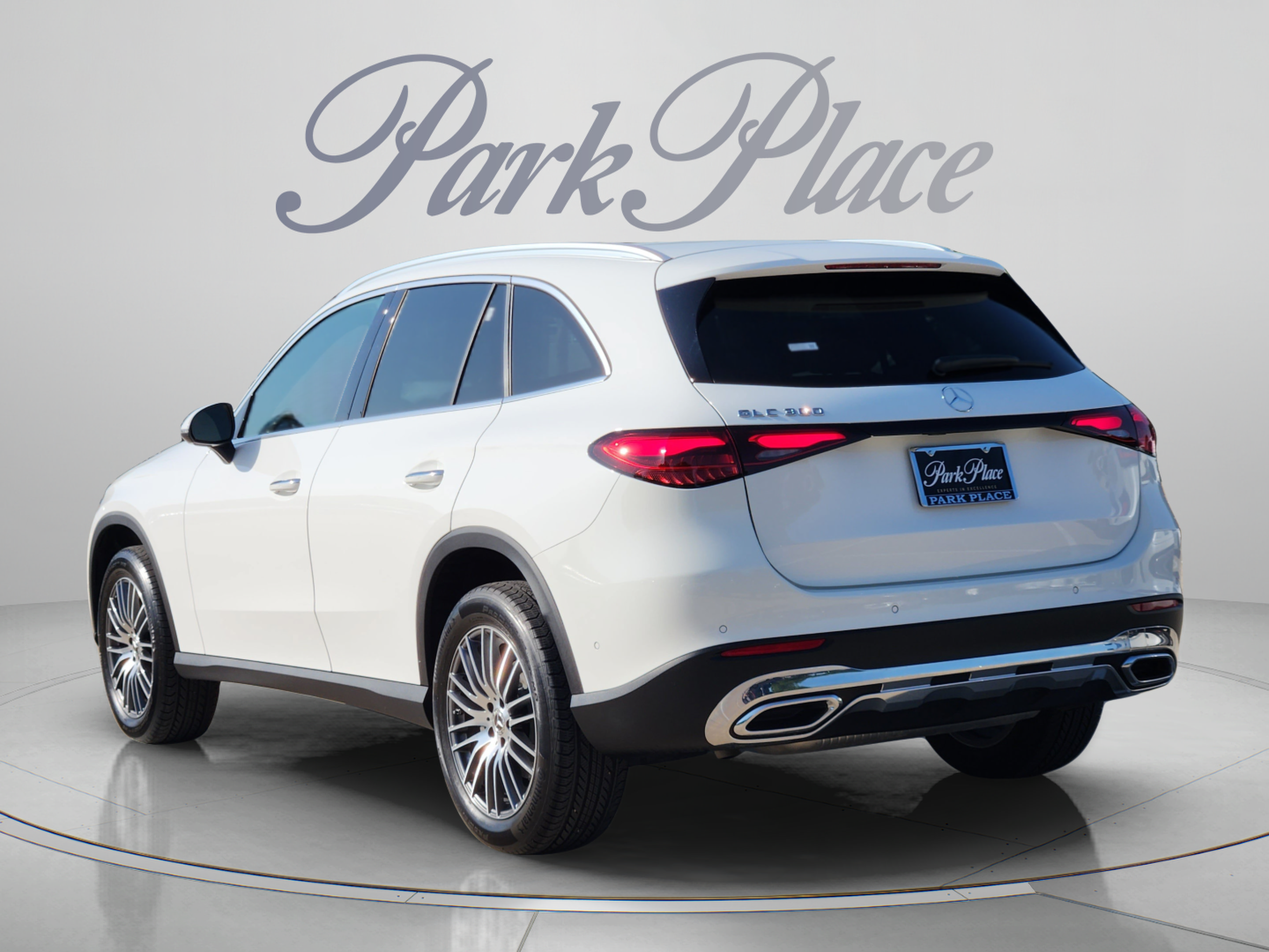 Used 2025 Mercedes-Benz GLC 300 image 3