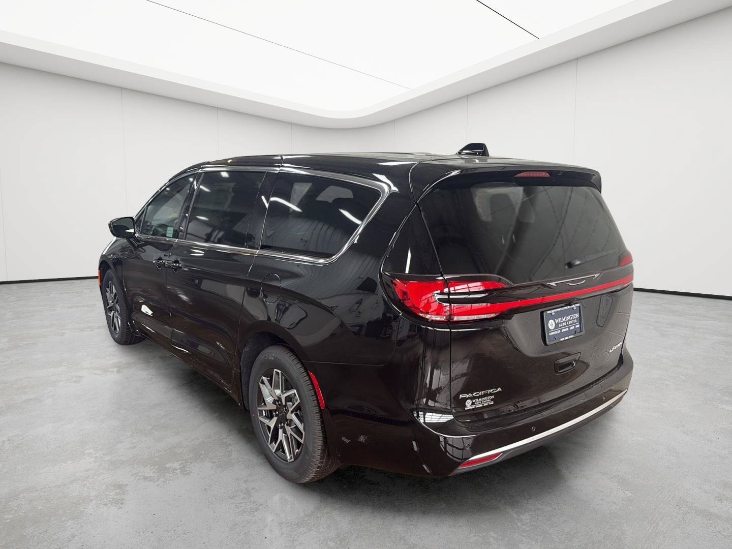 New 2027 Chrysler Pacifica Limited FWD image 41